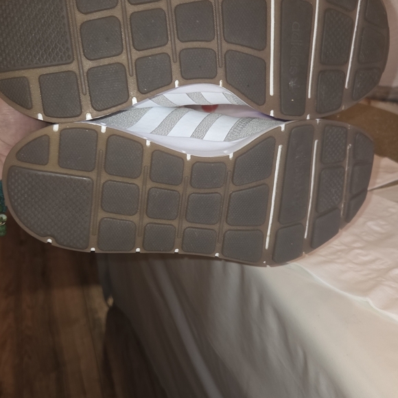 Shoes - Picture 7 of 8